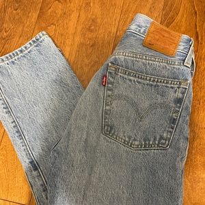 NWOT Levi’s 501 straight jeans